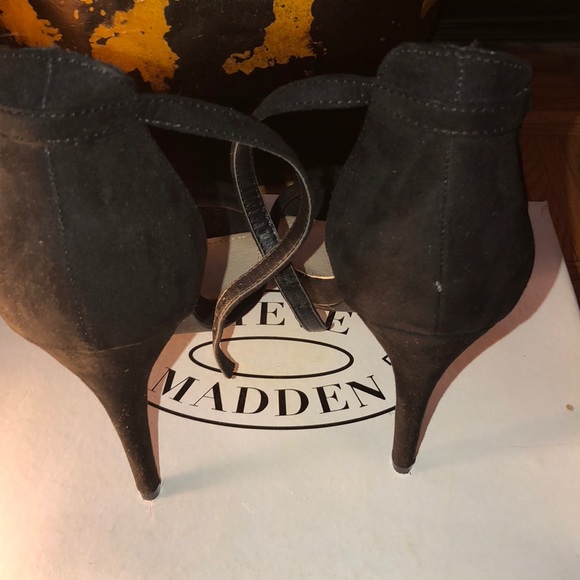 Sleek black heels - Picture 4 of 5